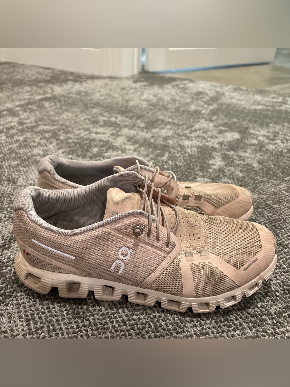 On Running Cloud 5 Salmon Pink Athletic Running Shoes Womens U.S. 10